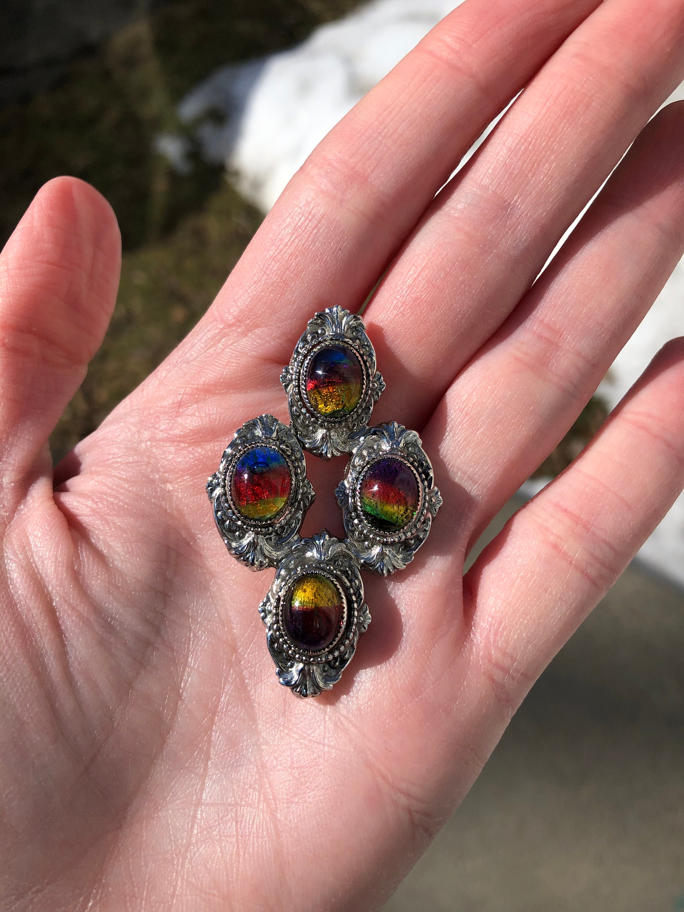 Broche Carrée En Fonte De Verre Facettée Années 1970 - Vintage, Métal Argenté, Noir