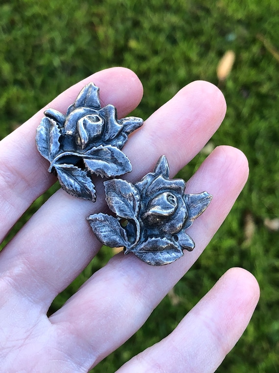 Vintage rose earrings top