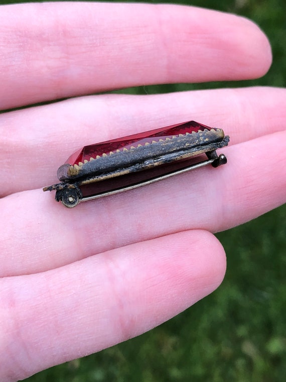 Bright red paste brooch circa 1940s - image 5