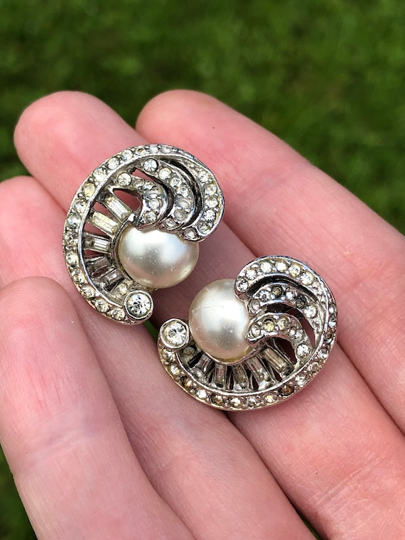 Signed Richelieu rhinestone earrings, 1950s or 60… - image 1