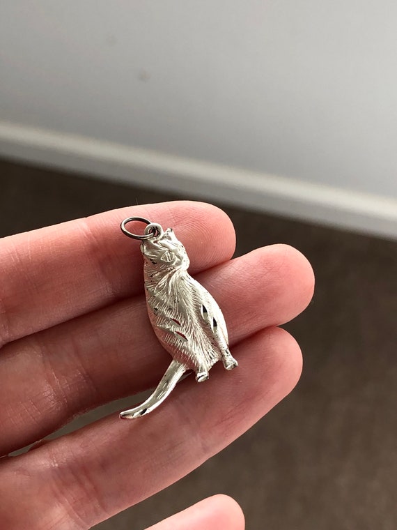 Very detailed sterling silver cat pendant