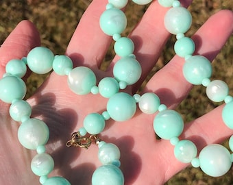 Vintage acrylic necklace with mint green pearlized beads