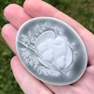 Artist signed jasperware brooch with bird family, very cute