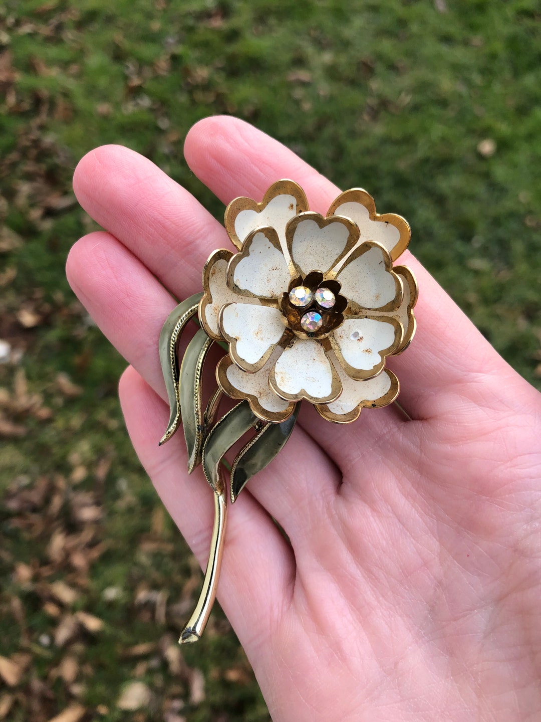 Beautiful Coro flower brooch aurora borealis rhinestones 1960s collectible piece