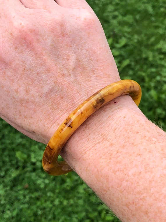 Vintage butterscotch bakelite bangle, untested, ea