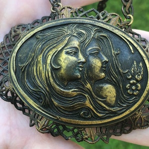 Vintage double cameo necklace in brass, huge image 4