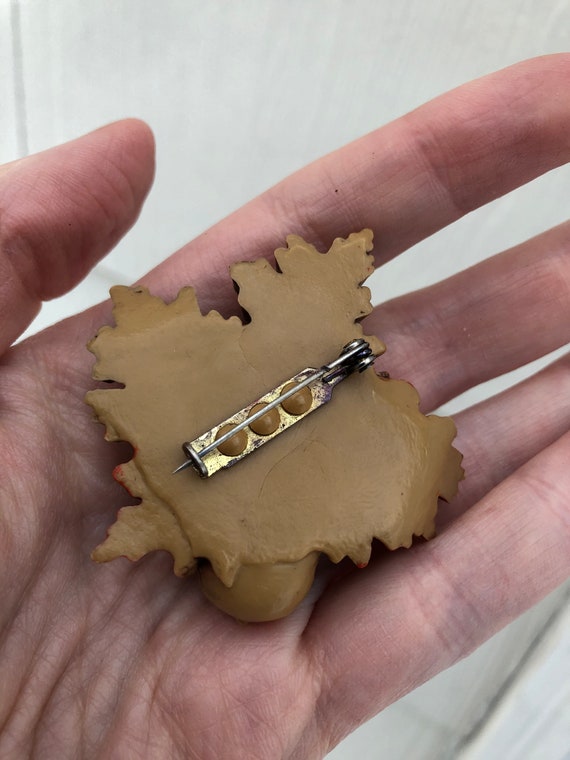 Acorn and leaf vintage plastic brooch, beautiful … - image 4