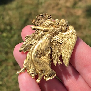 Vintage guardian angel brooch, very detailed