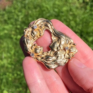 Signed Kirk&#39;s Folly gold tone art nouveau style brooch