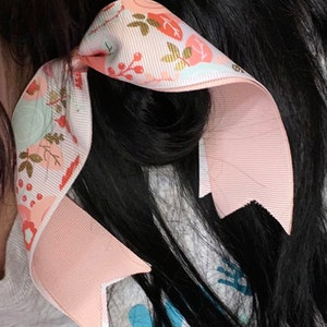 Hair tie with ribbon