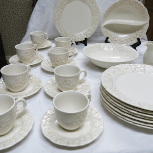 More Pieces Added ! Nice Metlox Poppytrail Vernon Made in California Antique Grape pattern Dishware Excellent Condition!