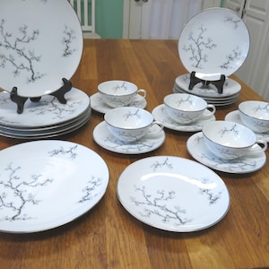 1955 Noritake Pattern no. 1386 Small Luncheon Set for 5 or 6, Perfect Condition with Platinum Trim