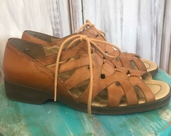 naturalizer huaraches
