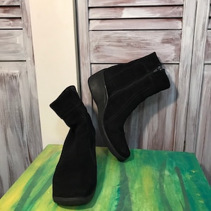 Black winter boots - Vintage 90s boots vintage black suede boots - Canadian made in Canada - Size 6 1/2