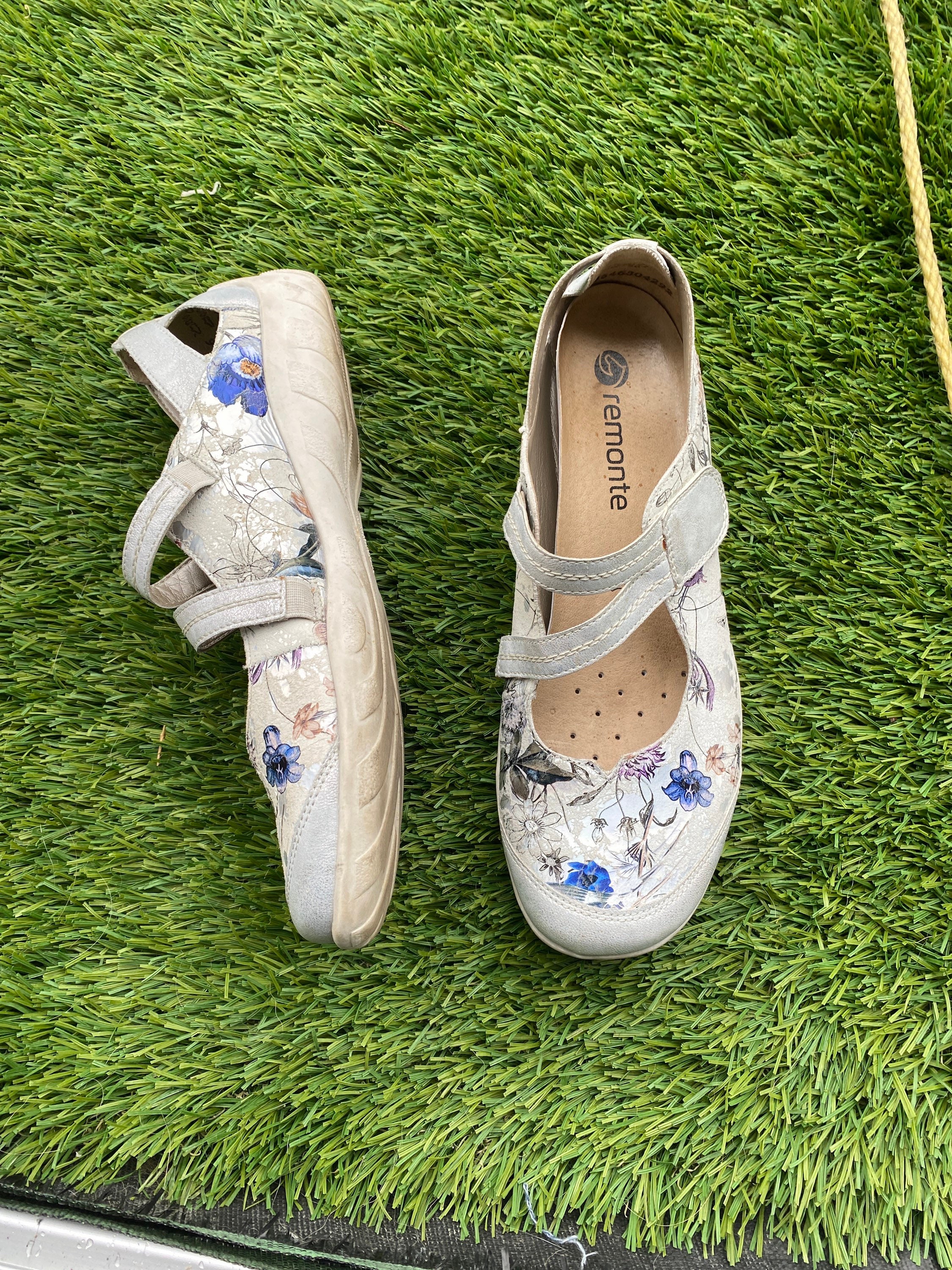 Flat pumps hotsell shoes online