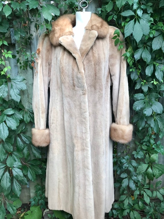 Vintage women's coat - beige fur coat - 80s coat … - image 4