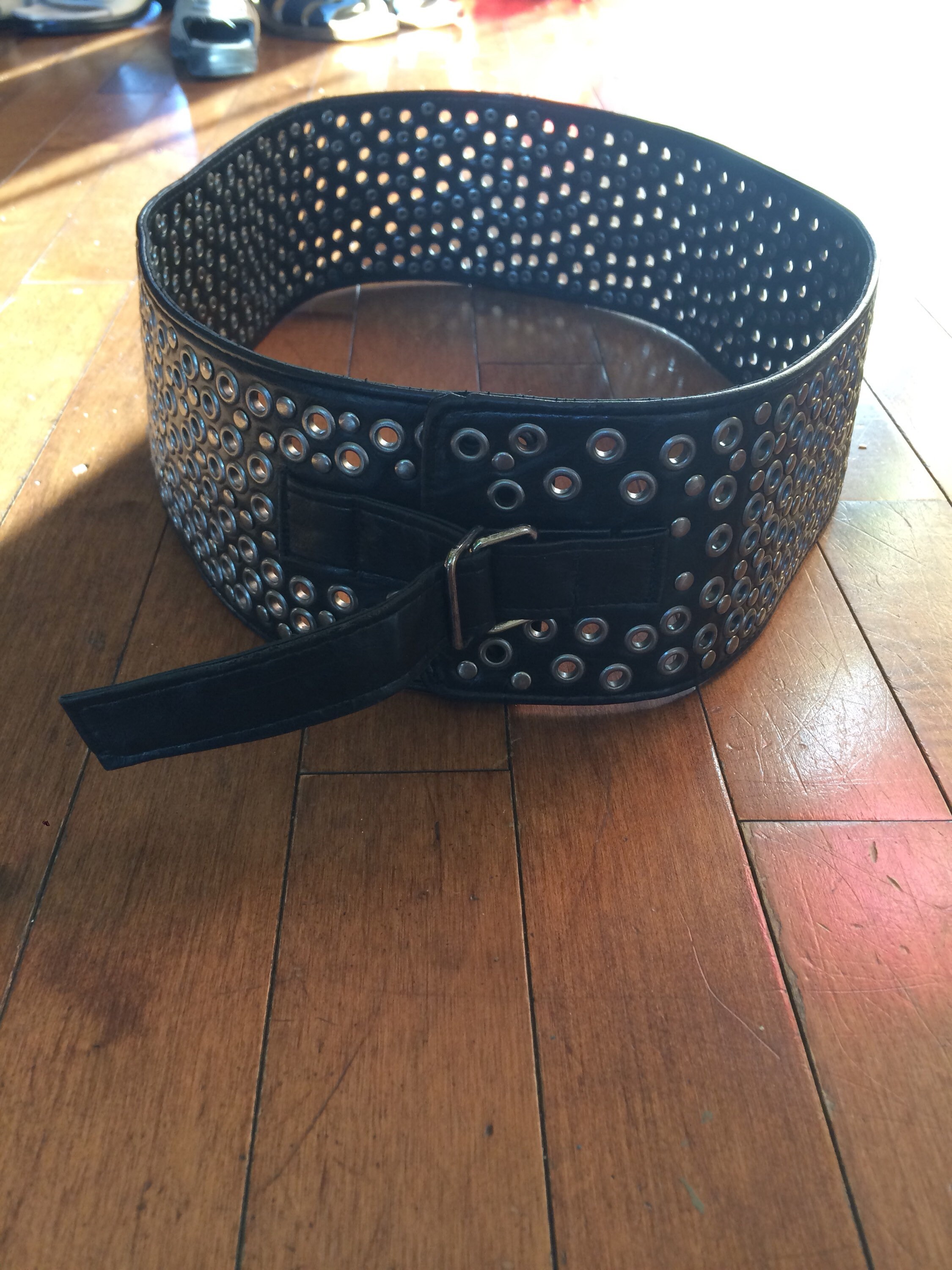 Ceinture Chanel Vintage Flacon Coco en métal doré