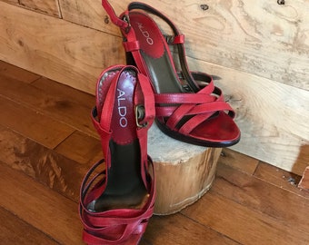 Sandals - pumps - vintage - strappy - heels - leather - red - size 7 1/2 or 38 - insoles 9 1/4 - heels 4 1/4