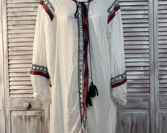 Vintage women's white rayon jacket - embroidered fabric jacket and small mirror in black and white and red Bindya size M/L