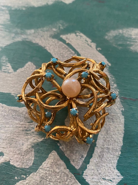 Round brooch with pearl and turquoise stone vinta… - image 1