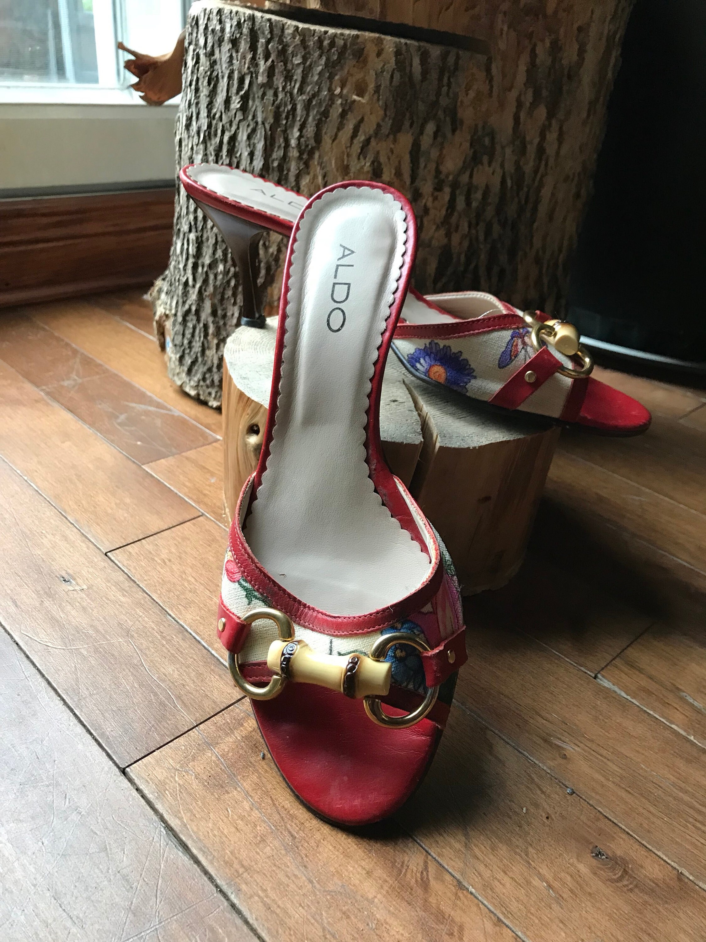 red pumps size 8