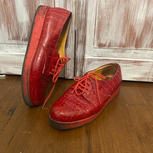 Women&#39;s vintage red leather lace-up platform shoes, size 39