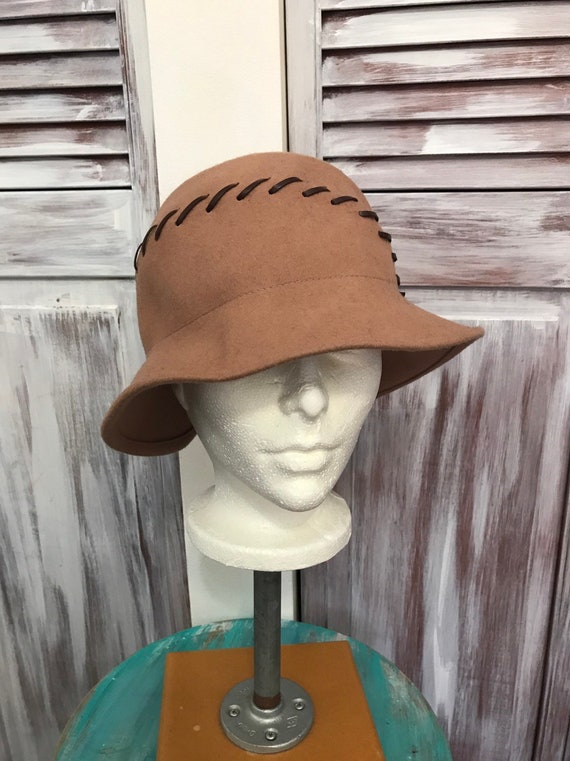 Chapeau vintage neuf avec étiquettes en laine et … - image 1