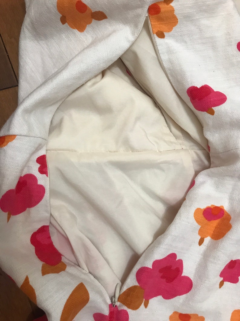 Adrianna Papell pretty refined linen and ivory cotton dress with flowers in shades of pink and orange size 10 Vintage linen dress