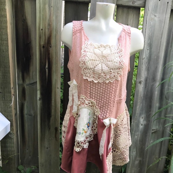 Tunique up cycled clothing - boho robe de couleur rose pale et ivoire - féerique dresses - robe Shabby chic romantique - grandeur S - M