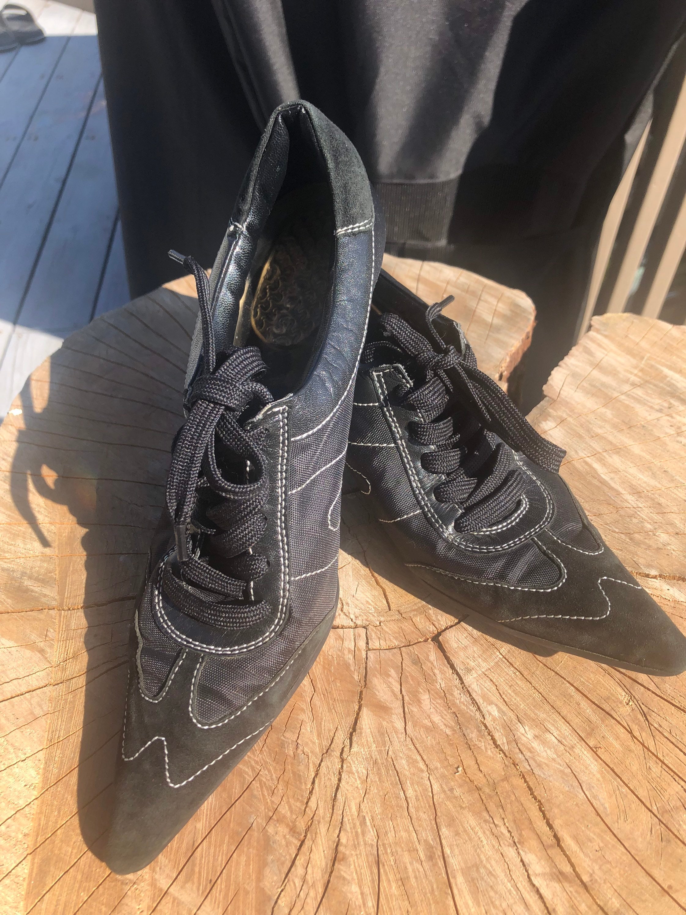 Pointy slip deals on sneakers