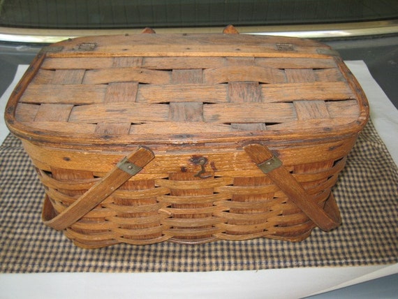 Vintage Picnic Basket hand made of Oak with swing… - image 1