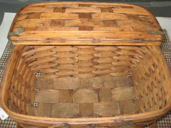 Vintage Picnic Basket hand made of Oak with swing… - image 2