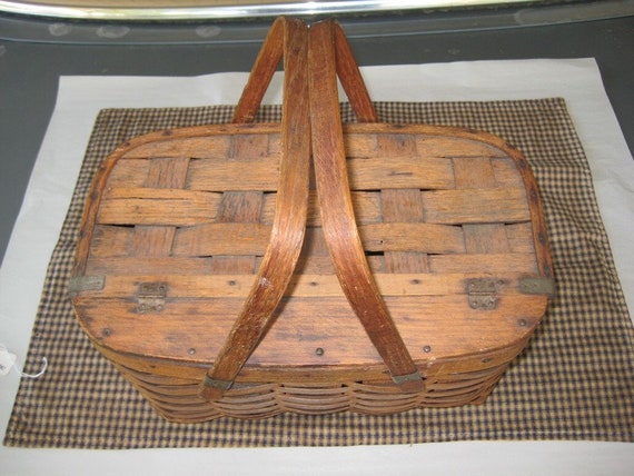 Vintage Picnic Basket hand made of Oak with swing… - image 3