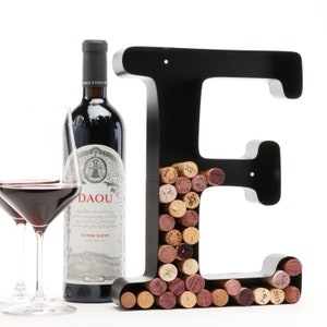 Portacorchos de vino personalizado (A-Z) (Letra E), Portacorchos decorativo con letras de vino (E), Decoración de portacorchos de pared (E), Regalo para amantes de la bebida