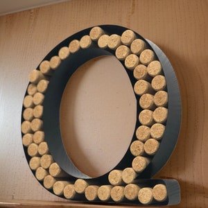 Portacorchos de vino Decomil (A-Z) (Letra Q) / Portacorchos decorativo con letras para vino (Q) / Decoración de pared con portacorchos (Q)