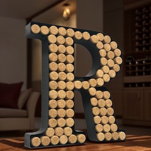 Portacorchos de vino Decomil (A-Z) (Letra R) / Portacorchos decorativo con letras para vino (R) / Decoración de pared con portacorchos (R)