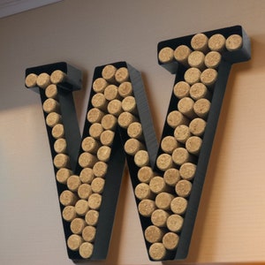 Decomil Porta-rolhas para vinho (A-Z) (Letra W) | Porta-rolhas decorativo para letras de vinho (W) | Decoração para porta-rolhas de arte de parede (W)