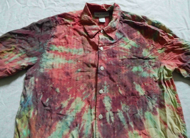 Medium Mens Hand Made Silk Tie Dye Red Purple Spiral Short Sleeve Camp Shirt