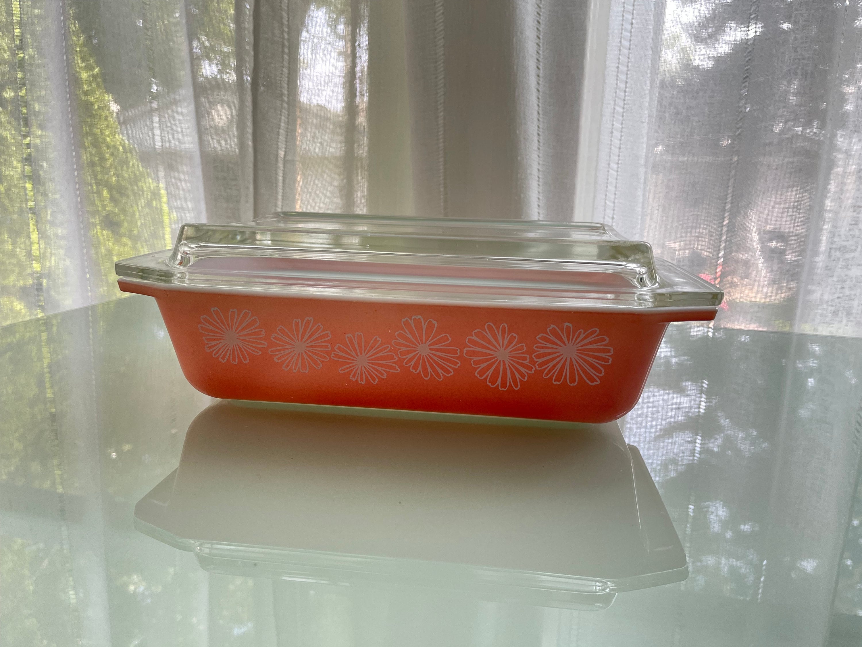 Vintage pyrex pink daisy top