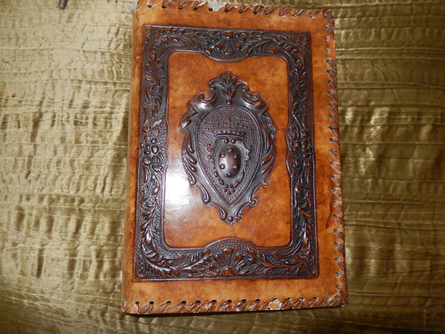 Couverture de livre en cuir ANTIQUE
