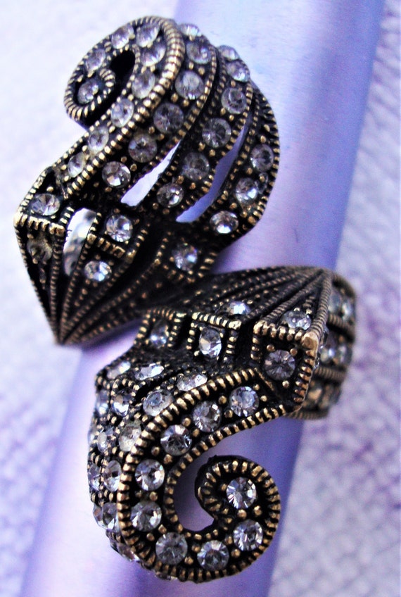 HEIDI DAUS “Double Trouble” RING 1.5” Sz 8 Twisted