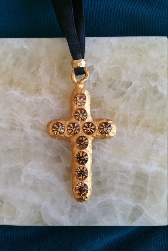 Super Cool Grunge Era Cross Necklace.