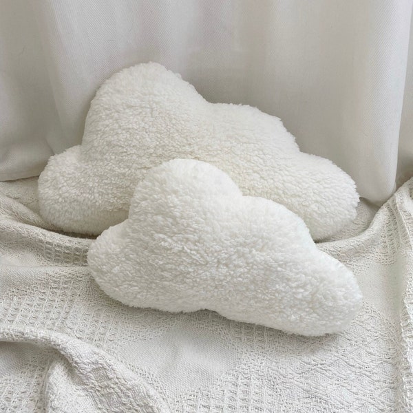 Coussin nuage en peluche sherpa, décoration de chambre d'enfant neutre, coussin pour chambre de bébé bohème, décor de chambre d'enfant bohème, ensemble de coussins nuage, coussin en peluche