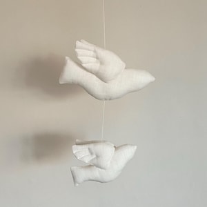 Handmade Linen Bird Mobile - Bird Hanging Decor, Flying Birds Neutral Baby Mobile for Nursery, Bird Nursery Decor, Children&#39;s room decor