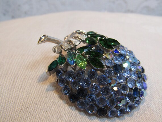 Refurbished Coro Pegasus Rhinestone Berry Brooch … - image 3