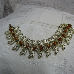 Vintage JUDY LEE Gold Tone Leaf Link and Gold Cabochon Hinge Clip Bracelet
