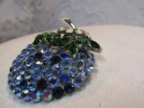 Refurbished Coro Pegasus Rhinestone Berry Brooch … - image 6