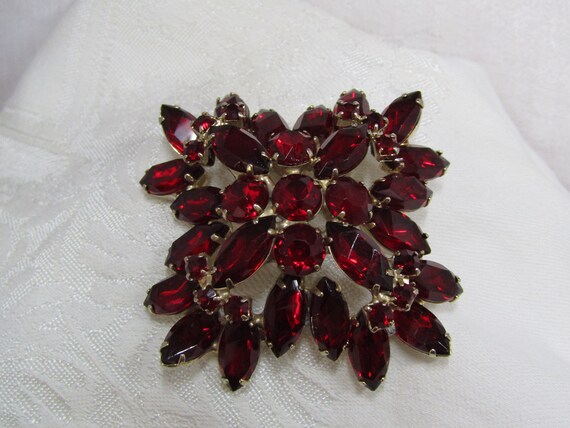 Vintage Large Two-tier Red Rhinestone and Gold Tone C… - Gem