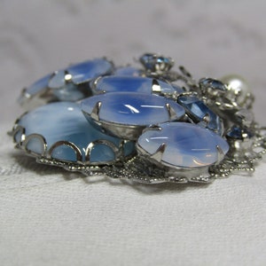 Vintage Alice Caviness-Style Light Blue Art Glass and Silver Tone Filigree Brooch