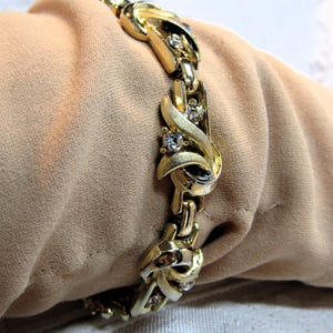 Pulsera vintage CROWN TRIFARI con eslabones dorados y diamantes de imitación transparentes y cierre de clip con bisagra